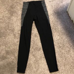 Old Navy mesh side leggings with pockets